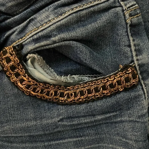*Vintage*  Y2K Hot Kiss Gold Chain Embellished Skinny Lily Jeans Size 3 - Picture 3 of 7